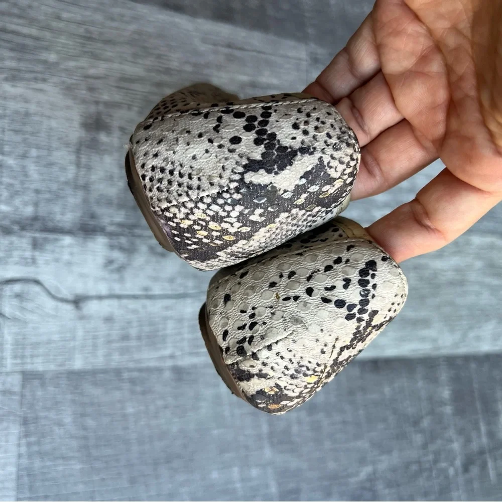 Skechers Balet Flats Size 6.5 Sneak Print
